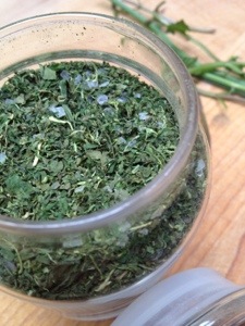 Garden herb mix with Hawaiian salt. Each batch is different.